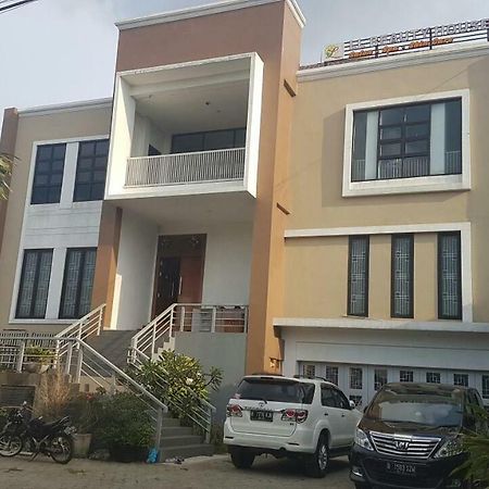 Bintara Jaya Yemima Guest House Bekasi Buitenkant foto