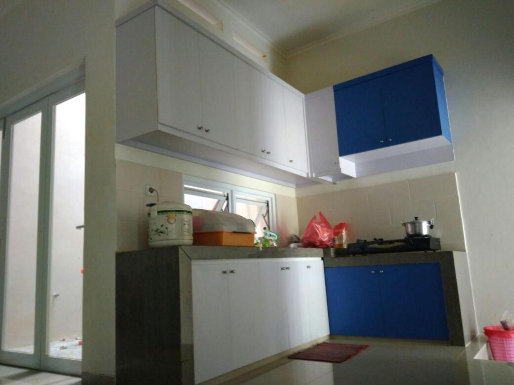 Bintara Jaya Yemima Guest House Bekasi Buitenkant foto